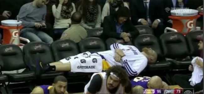 勇士遭遇三连伤退+临时工签约 库里生日难掩球队