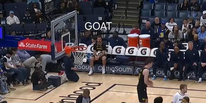 勇士遭遇三连伤退+临时工签约 库里生日难掩球队