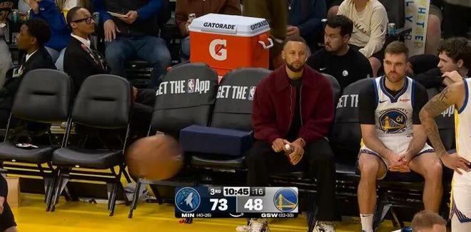 勇士遭遇三连伤退+临时工签约 库里生日难掩球队