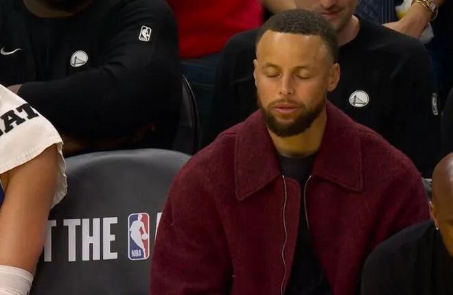 勇士遭遇三连伤退+临时工签约 库里生日难掩球队