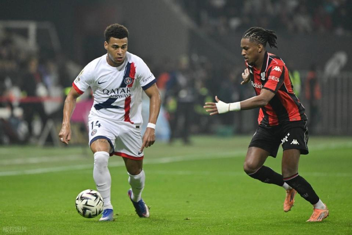 法甲第27轮四场大战：巴黎大胜领跑 朗斯紧追争