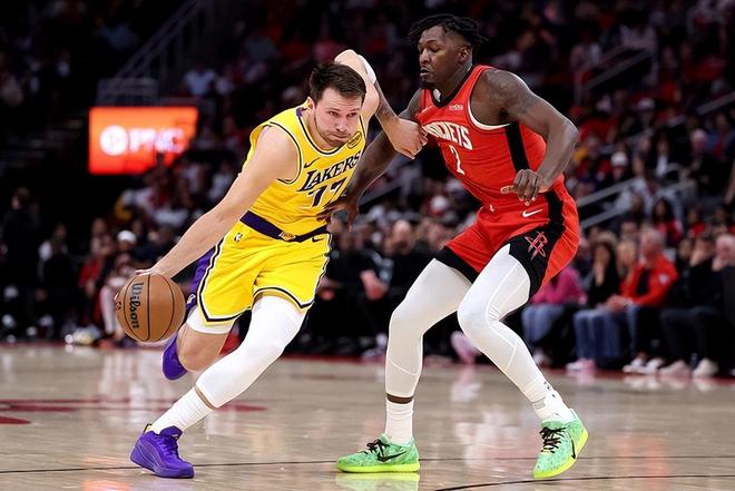 湖人逆转火箭锁定西部第三 东契奇36分助队豪取