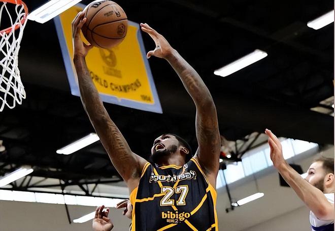 南湾湖人险胜圣迭戈快船晋级季后赛第二轮