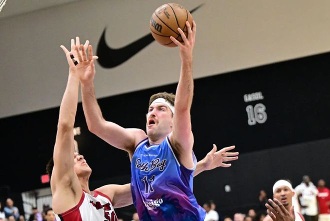 德鲁-蒂米准三双助南湾湖人登顶季后赛