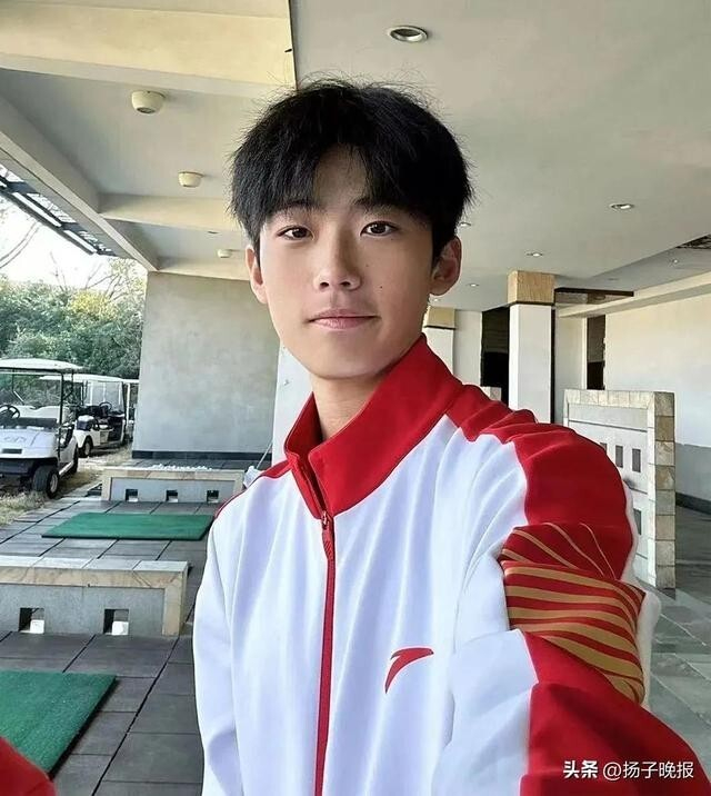 轮滑冠军苗润东U19赛场展锋芒