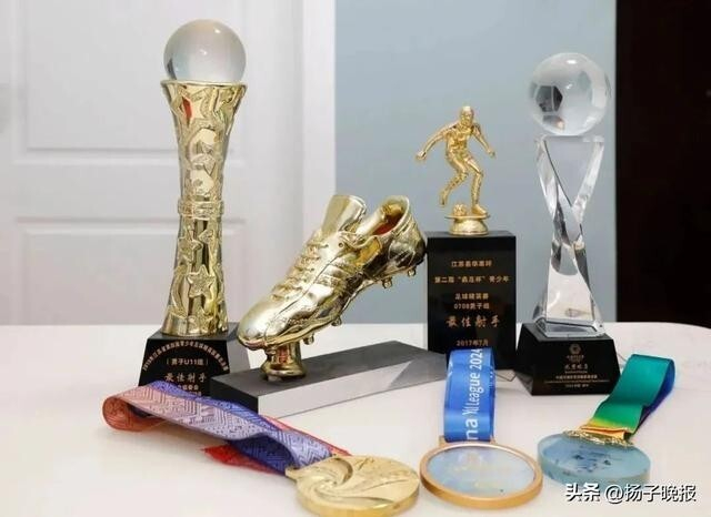 轮滑冠军苗润东U19赛场展锋芒