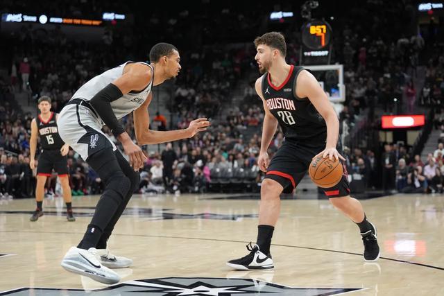 马刺25分大胜火箭 文班亚马统治全场