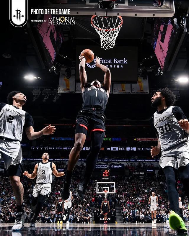 马刺25分大胜火箭 文班亚马统治全场