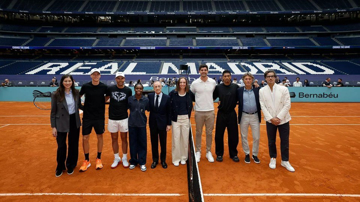 皇马伯纳乌球场变身网球场 纳达尔携手皇马主席