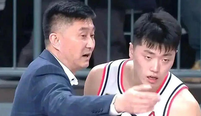 广东队G1惨败北京，三分球短板与双塔战术缺失成