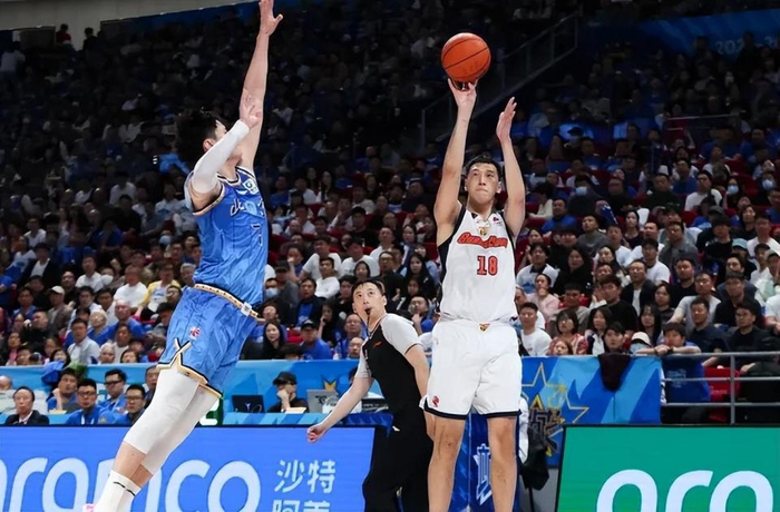 广东队G1惨败北京，三分球短板与双塔战术缺失成